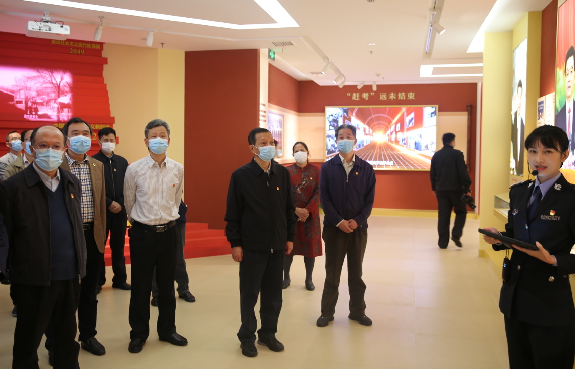 20201012省政協(xié)機關(guān)黨員干部在湖北省黨風廉政警示教育基地接受警示教育1.jpg