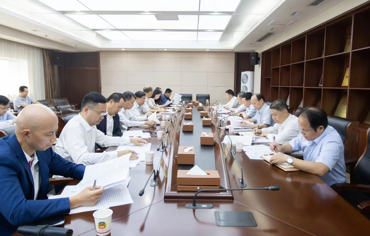 10月12日，省政協(xié)圍繞學(xué)習(xí)貫徹黨的二十屆三中全會精神召開專題座談會，聚焦“加強(qiáng)人民政協(xié)反映社情民意、聯(lián)系群眾、服務(wù)人民機(jī)制建設(shè)”研討交流.jpg